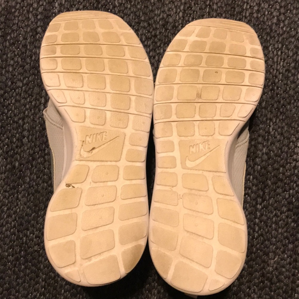Nike sneakers size 6.5 Y. - Picture 4 of 8